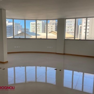 Predio com 600m², 8 garagens, no bairro Centro em Florianópolis