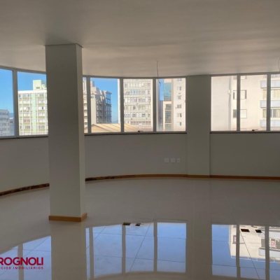 Predio com 600m², 8 garagens, no bairro Centro em Florianópolis