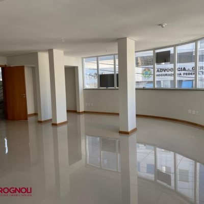 Predio com 600m², 8 garagens, no bairro Centro em Florianópolis
