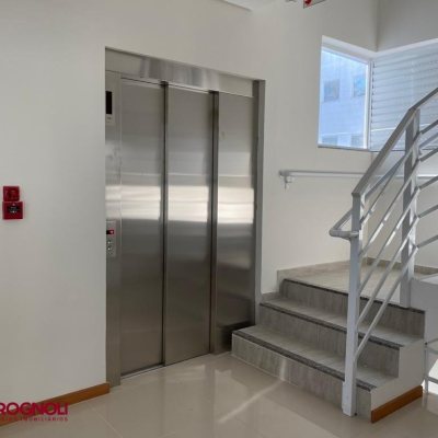 Predio com 600m², 8 garagens, no bairro Centro em Florianópolis