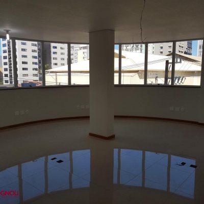 Predio com 600m², 8 garagens, no bairro Centro em Florianópolis