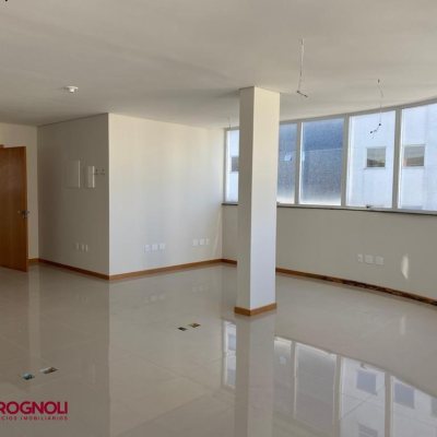 Predio com 600m², 8 garagens, no bairro Centro em Florianópolis