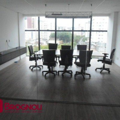 Sala com 336m², 6 garagens, no bairro Centro em Florianópolis