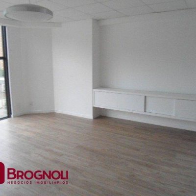 Sala com 336m², 6 garagens, no bairro Centro em Florianópolis