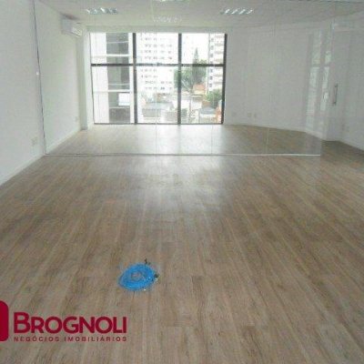 Sala com 336m², 6 garagens, no bairro Centro em Florianópolis