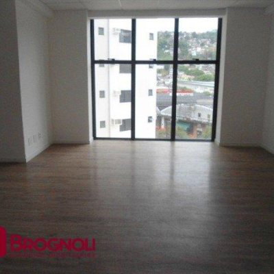 Sala com 336m², 6 garagens, no bairro Centro em Florianópolis