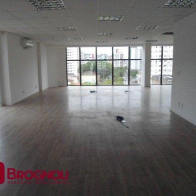 Sala com 336m², 6 garagens, no bairro Centro em Florianópolis