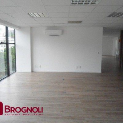 Sala com 336m², 6 garagens, no bairro Centro em Florianópolis