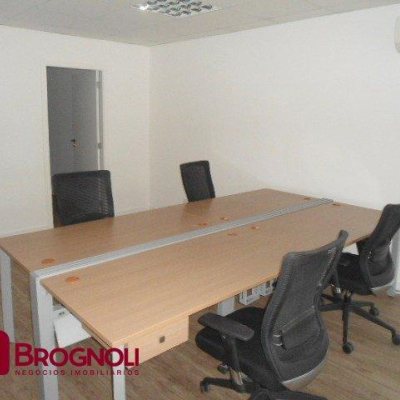 Sala com 336m², 6 garagens, no bairro Centro em Florianópolis