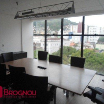 Sala com 336m², 6 garagens, no bairro Centro em Florianópolis