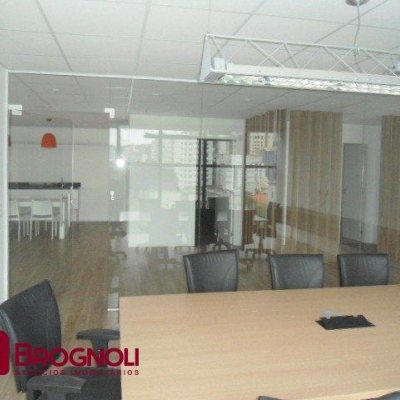 Sala com 336m², 6 garagens, no bairro Centro em Florianópolis