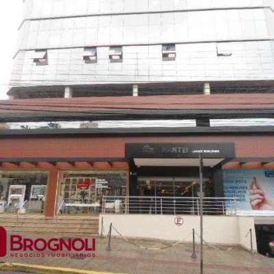 Sala com 336m², 6 garagens, no bairro Centro em Florianópolis