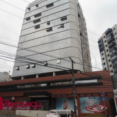 Sala com 336m², 6 garagens, no bairro Centro em Florianópolis