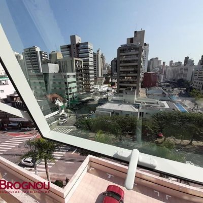 Sala com 25m², no bairro Centro em Florianópolis