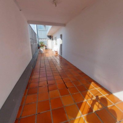 Casa Residencial com 323m², 4 quartos, 1 suíte, 3 garagens, no bairro Barreiros em São José