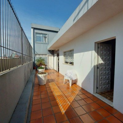 Casa Residencial com 323m², 4 quartos, 1 suíte, 3 garagens, no bairro Barreiros em São José