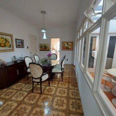 Casa Residencial com 323m², 4 quartos, 1 suíte, 3 garagens, no bairro Barreiros em São José