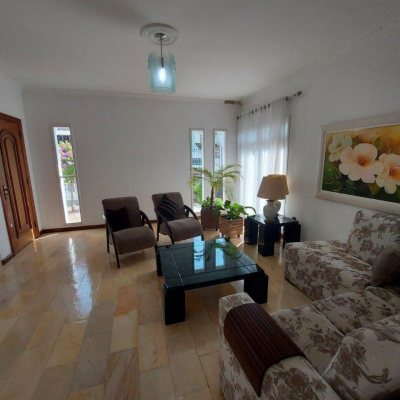 Casa Residencial com 323m², 4 quartos, 1 suíte, 3 garagens, no bairro Barreiros em São José