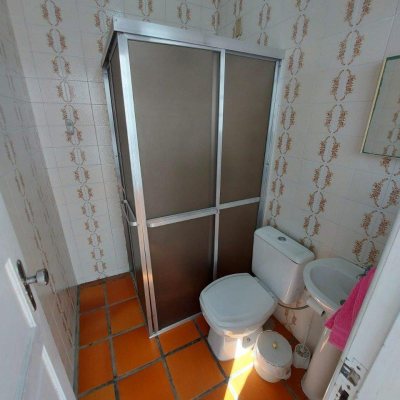 Casa Residencial com 323m², 4 quartos, 1 suíte, 3 garagens, no bairro Barreiros em São José