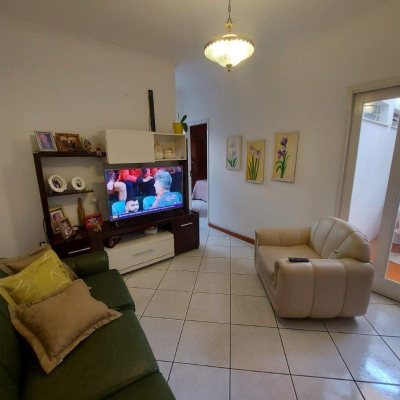 Casa Residencial com 323m², 4 quartos, 1 suíte, 3 garagens, no bairro Barreiros em São José