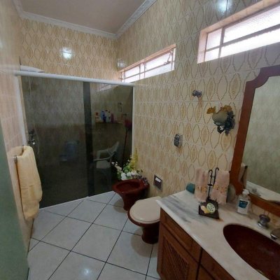 Casa Residencial com 323m², 4 quartos, 1 suíte, 3 garagens, no bairro Barreiros em São José