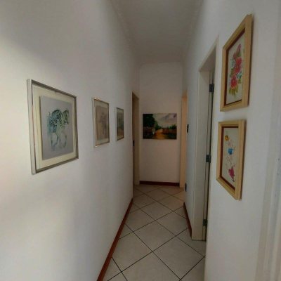 Casa Residencial com 323m², 4 quartos, 1 suíte, 3 garagens, no bairro Barreiros em São José