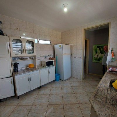 Casa Residencial com 323m², 4 quartos, 1 suíte, 3 garagens, no bairro Barreiros em São José