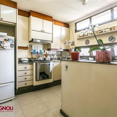 Apartamentos com 264m², 4 quartos, 3 suítes, 2 garagens, no bairro Agronômica em Florianópolis