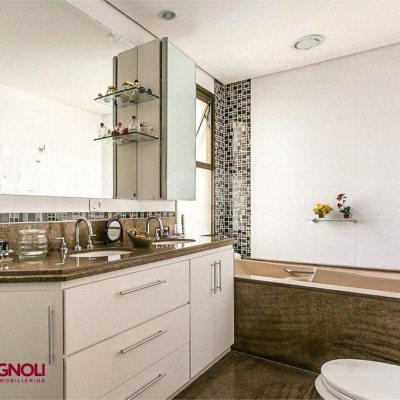 Apartamentos com 264m², 4 quartos, 3 suítes, 2 garagens, no bairro Agronômica em Florianópolis