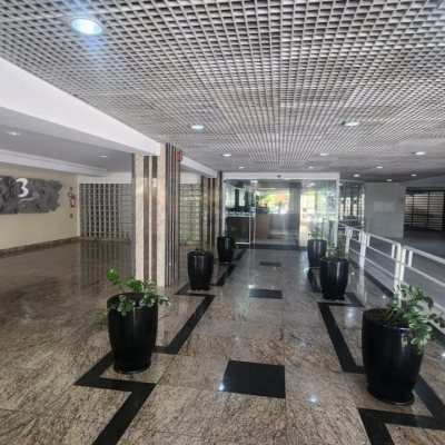 Sala com 136m², 3 garagens, no bairro Centro em Florianópolis