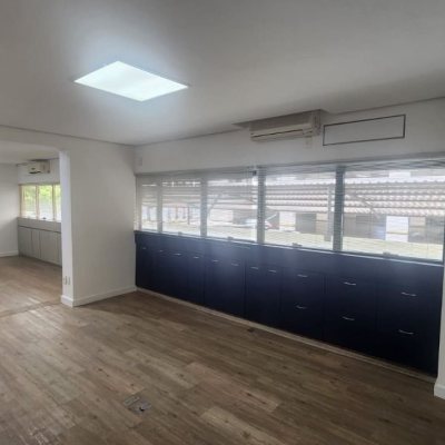 Sala com 136m², 3 garagens, no bairro Centro em Florianópolis
