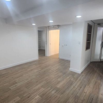 Sala com 136m², 3 garagens, no bairro Centro em Florianópolis
