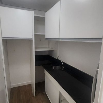 Sala com 136m², 3 garagens, no bairro Centro em Florianópolis
