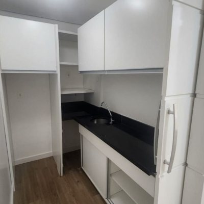 Sala com 136m², 3 garagens, no bairro Centro em Florianópolis