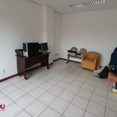 Casa Residencial/Comercial com 314m², 3 garagens, no bairro Saco Dos Limões em Florianópolis