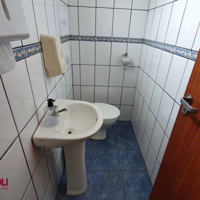 Casa Residencial/Comercial com 314m², 3 garagens, no bairro Saco Dos Limões em Florianópolis