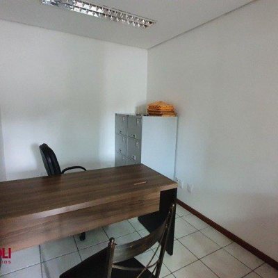 Casa Residencial/Comercial com 314m², 3 garagens, no bairro Saco Dos Limões em Florianópolis