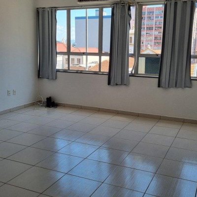 Sala com 180m², no bairro Centro em Florianópolis
