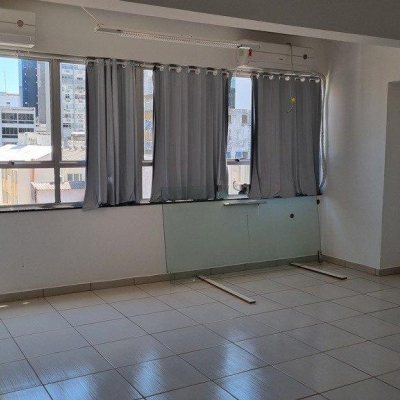 Sala com 180m², no bairro Centro em Florianópolis