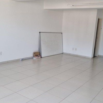 Sala com 180m², no bairro Centro em Florianópolis
