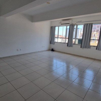 Sala com 180m², no bairro Centro em Florianópolis