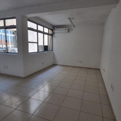 Sala com 180m², no bairro Centro em Florianópolis