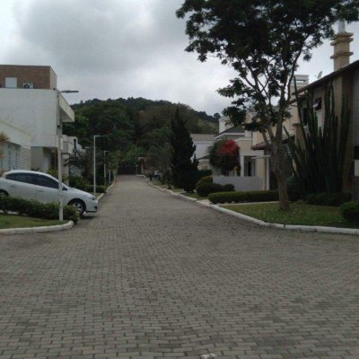 Casa em Condomínio com 203m², 3 quartos, 1 suíte, 2 garagens, no bairro Vargem Pequena em Florianópolis