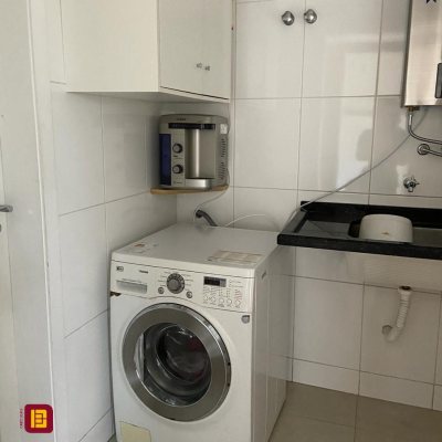 Apartamentos com 149m², 4 quartos, 1 suíte, 2 garagens, no bairro Campinas em São José