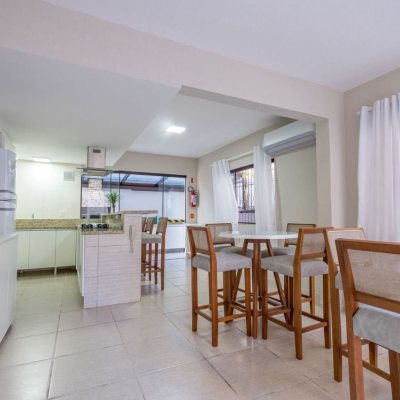 Cobertura com 221m², 3 quartos, 1 suíte, 1 garagem, no bairro Centro em Florianópolis