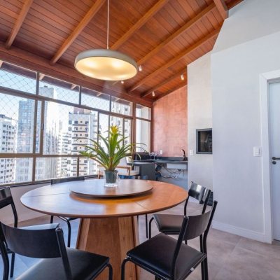 Cobertura com 221m², 3 quartos, 1 suíte, 1 garagem, no bairro Centro em Florianópolis