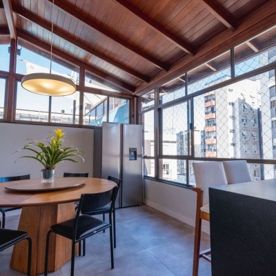 Cobertura com 221m², 3 quartos, 1 suíte, 1 garagem, no bairro Centro em Florianópolis