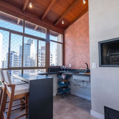 Cobertura com 221m², 3 quartos, 1 suíte, 1 garagem, no bairro Centro em Florianópolis