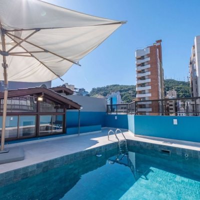 Cobertura com 221m², 3 quartos, 1 suíte, 1 garagem, no bairro Centro em Florianópolis