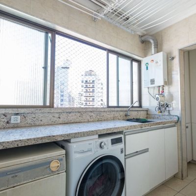 Cobertura com 221m², 3 quartos, 1 suíte, 1 garagem, no bairro Centro em Florianópolis